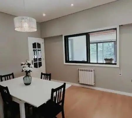 Gran Casa Pareada Con Piscina En Vigo Nyaraló *