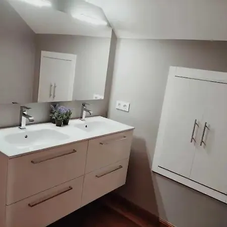 Gran Casa Pareada Con Piscina En Vigo Nyaraló Vigo