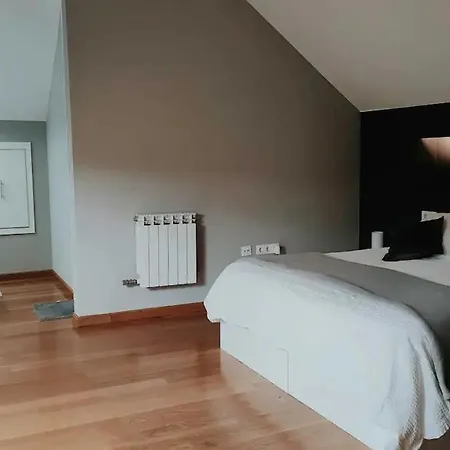 Gran Casa Pareada Con Piscina En Vigo Nyaraló Vigo
