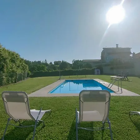 Gran Casa Pareada Con Piscina En Vigo